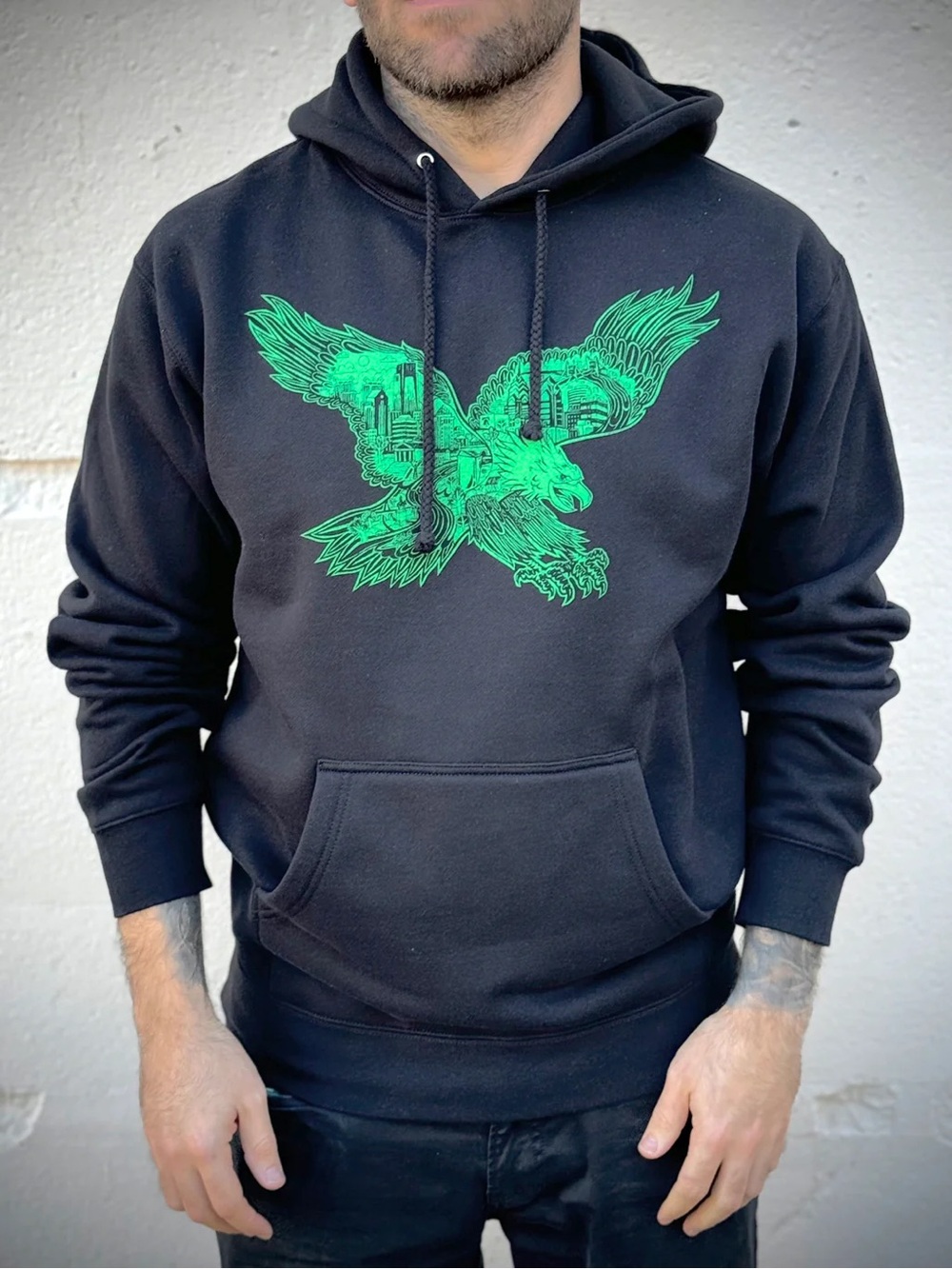 Philadelphia Eagles Hoodie - Eagle Skyline Sweatshirt - Men's Large